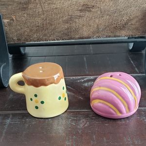 NWT- Ceramic salt & Pepper shakers
